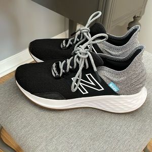 Women’s Nike Roav Sneakers Size 7